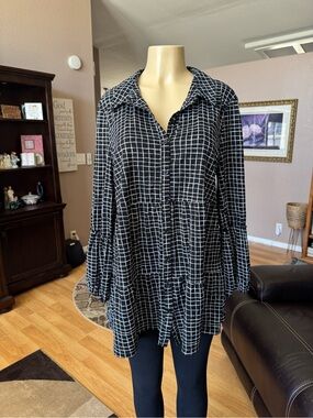 Style & Co sheer black & white tiered button up the front tunic-size XL